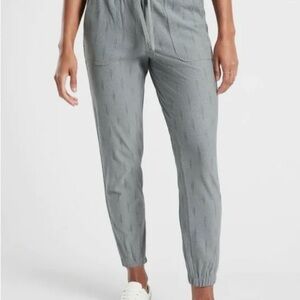 - Athleta Farallon Printed Jogger in Spliced Magic
Metropolis Grey